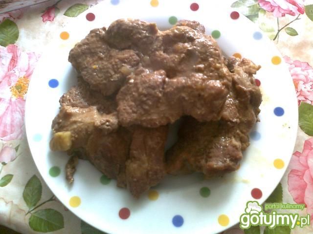 Bitki z karkówki z cebulą