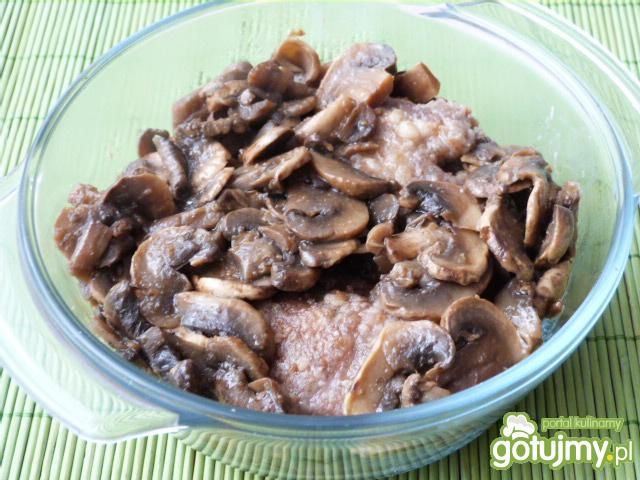 Bitki z mięsa wieprzowego z pieczarkami