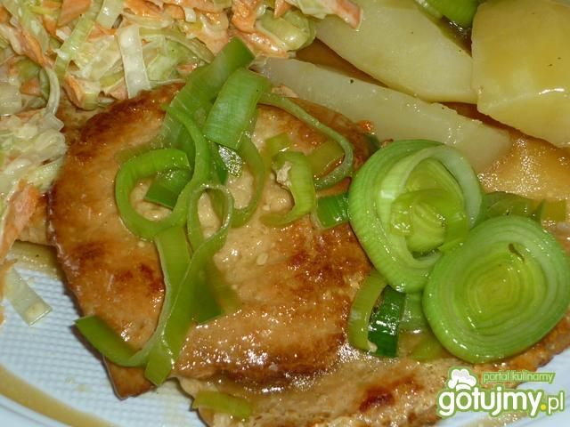 Bitki ze schabu w sosie porowym Bitki ze schabu w sosie porowym