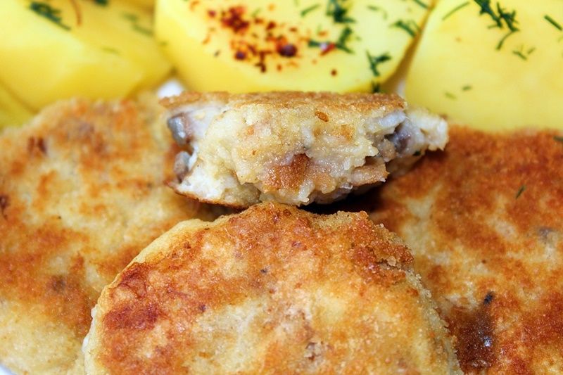 Bitki/kotlety ze śledzia (wg przepisu z 1904 r.)  Bitki/kotlety ze śledzia (wg przepisu z 1904 r.)