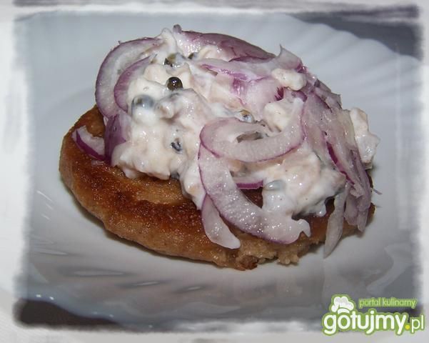 Bliny gryczane z śledziem korzennym. 