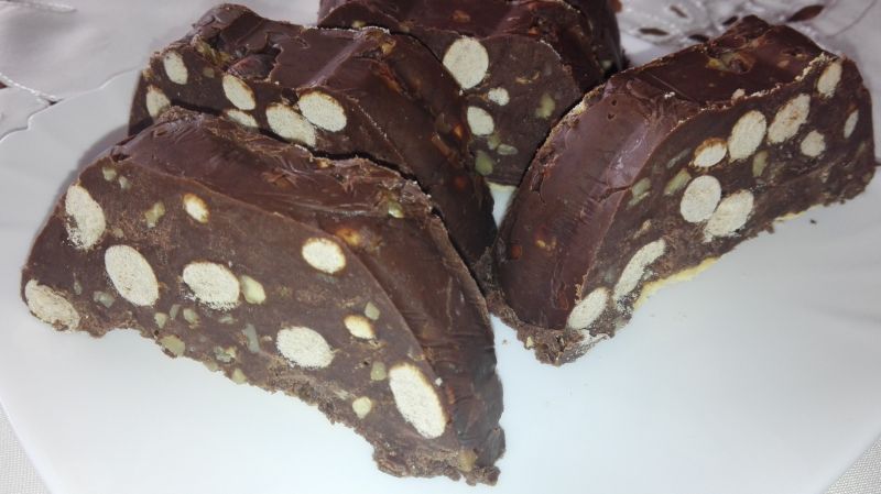 Blok czekoladowy z orzechami