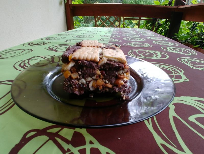 Blok czekoladowy z orzechami i skórką pomarańczową