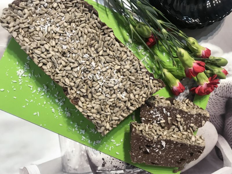 Blok z rodzynkami, słonecznikiem i kokosem