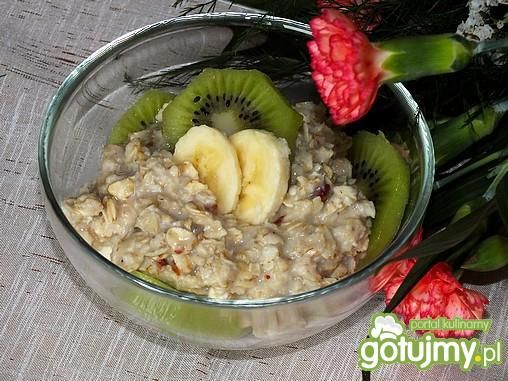 Błyskawiczna owsianka z owocami