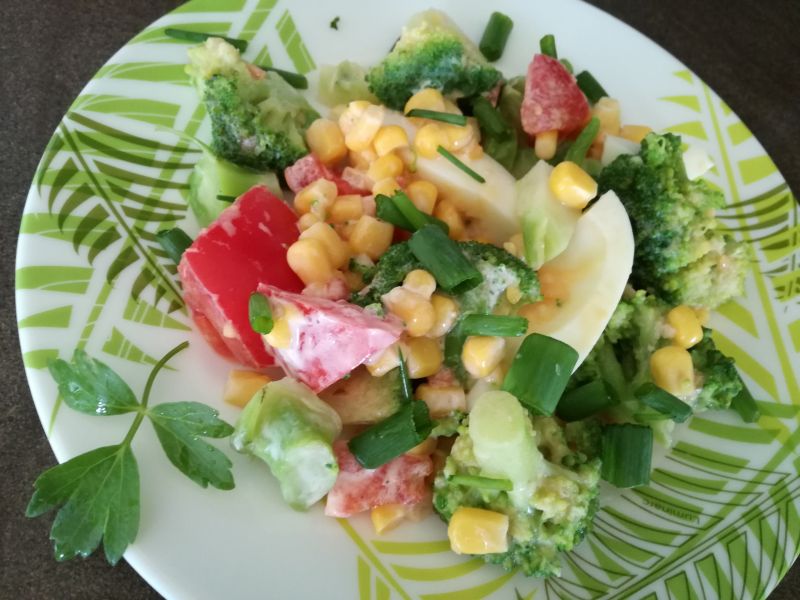 Błyskawiczna sałatka bez majonezu  Błyskawiczna sałatka bez majonezu