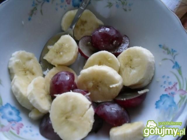 Błyskawiczna sałatka z owoców