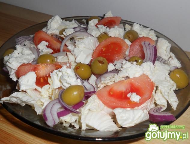 Błyskawiczna sałatka z pekinki i fety Błyskawiczna sałatka z pekinki i fety