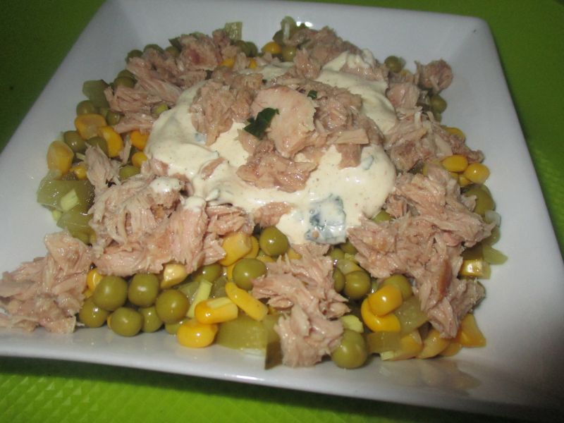 Błyskawiczna sałatka z tuńczykiem