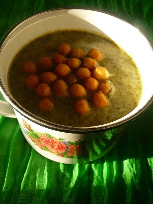 Błyskawiczna szczawiowa z groszkiem ptysiowym