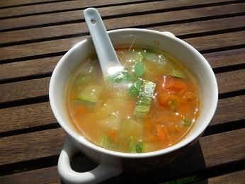 Błyskawiczna zupa z cukinią