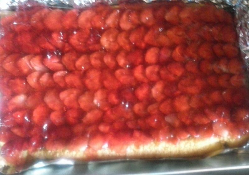 Błyskawiczne ciasto z truskawkami Błyskawiczne ciasto z truskawkami