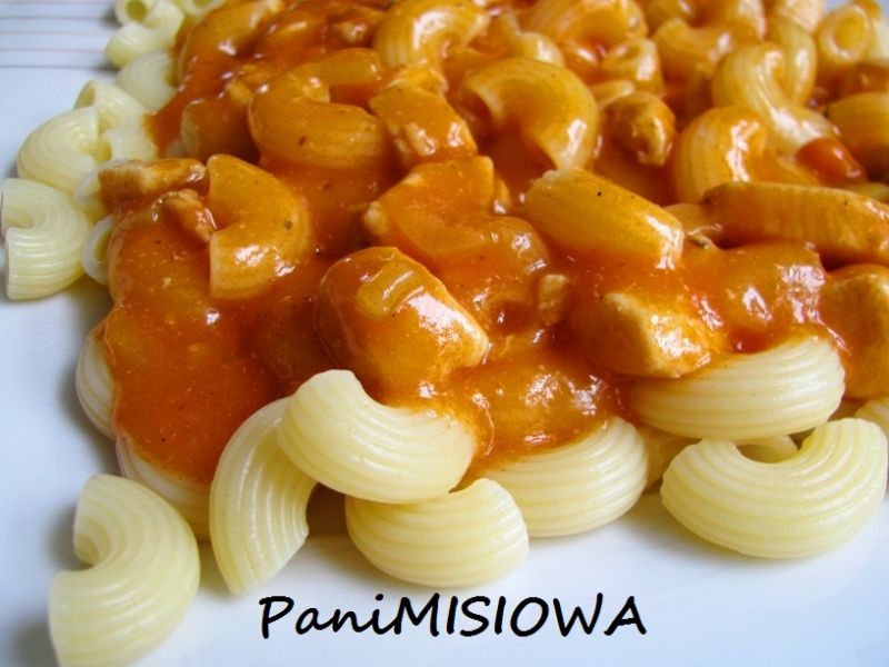 Błyskawiczny i tani sosik pomidorowy z kurczakiem Błyskawiczny i tani sosik pomidorowy z kurczakiem