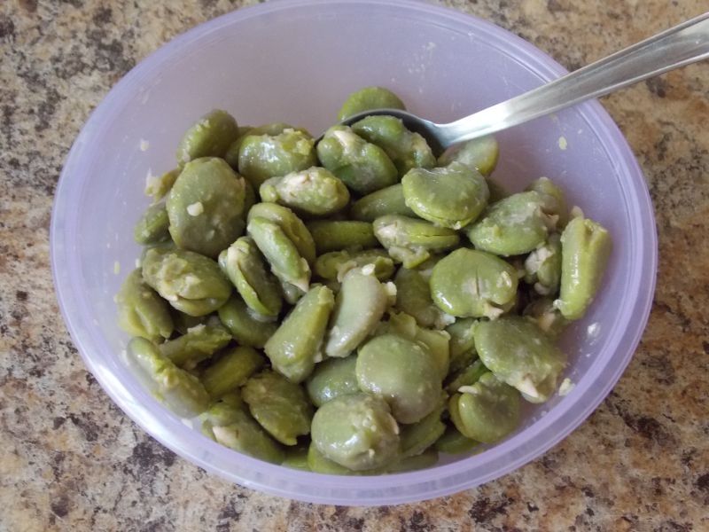 Bób okraszony czosnkiem