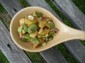 Bób smażony z ziemniakami, szynką i fetą Bób smażony z ziemniakami, szynką i fetą