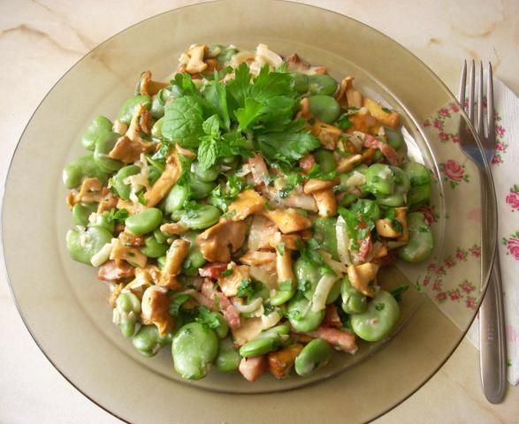 Bób z kurkami Bób z kurkami