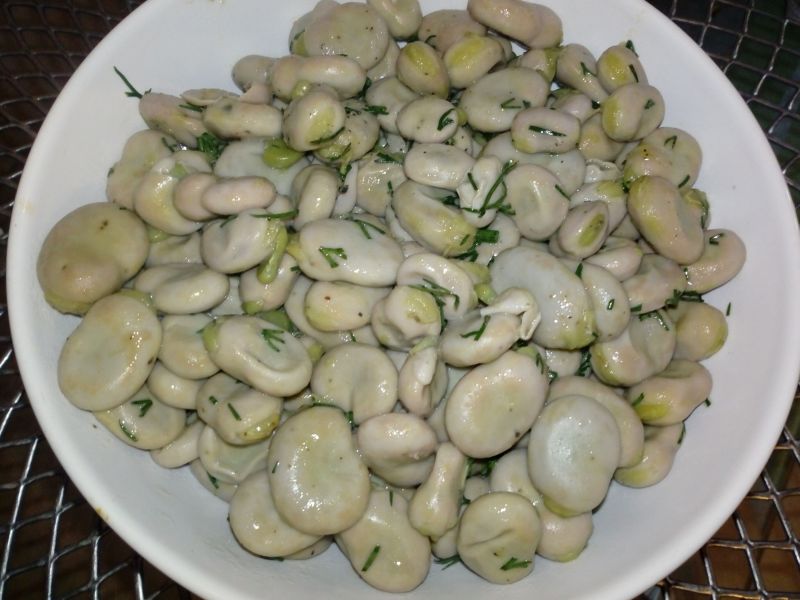 Bób z masłem, czosnkiem i koperkiem Bób z masłem, czosnkiem i koperkiem