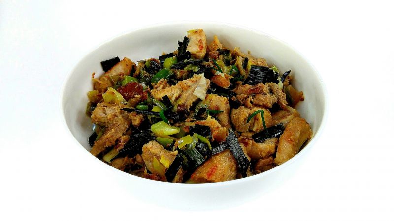 Boczek duszony w occie z porem