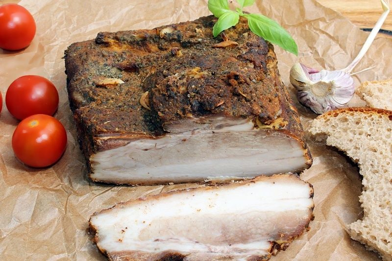 Boczek majerankowo-paprykowy z czosnkiem Boczek majerankowo-paprykowy z czosnkiem