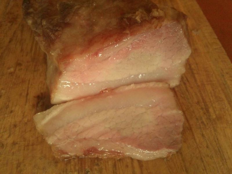  Boczek peklowany oparzony i upieczony 