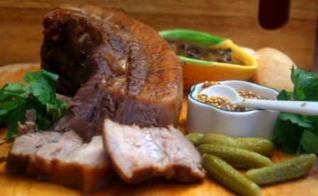 Boczek pieczony do chleba (z sosem przy okazji)