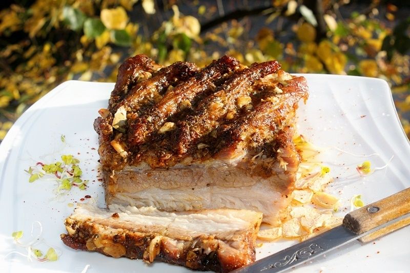 Boczek pieczony w rękawie z płatkami czosnku  Boczek pieczony w rękawie z płatkami czosnku