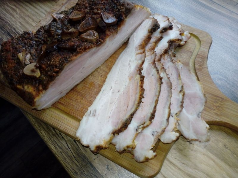 Boczek pieczony w węgierskiej marynacie