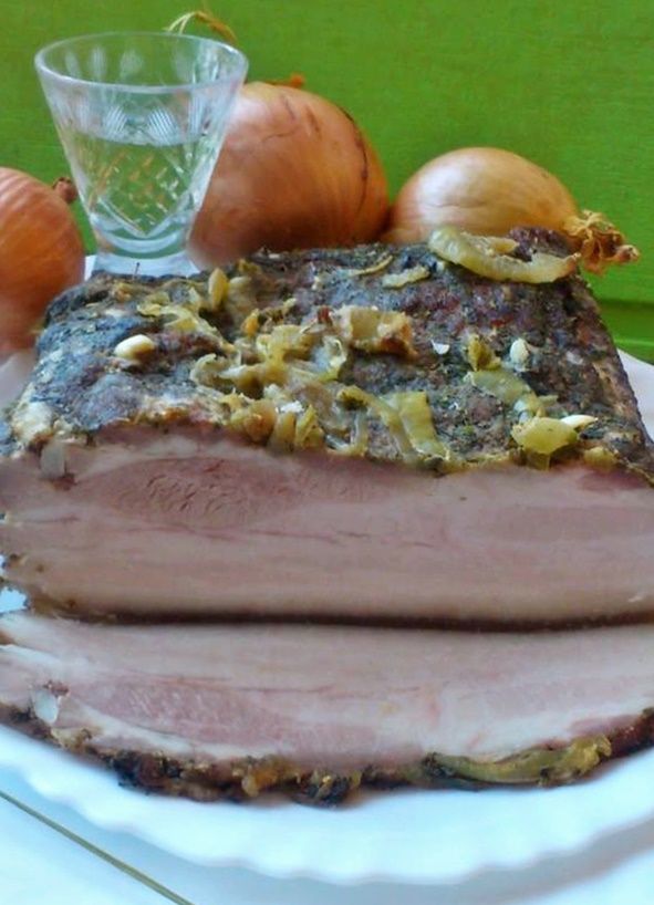 Boczek pieczony. Wersja z cebulą i żubrówką. Boczek pieczony. Wersja z cebulą i żubrówką.