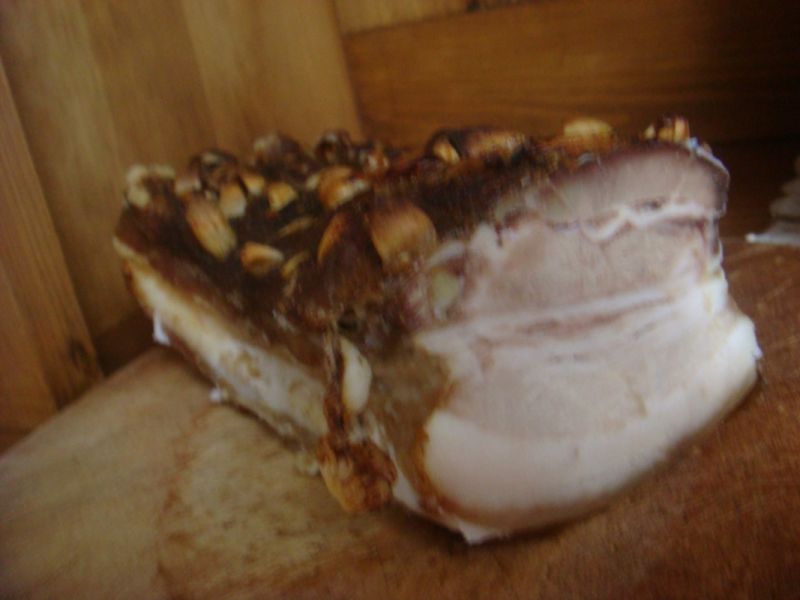 Boczek pieczony z czosnkiem