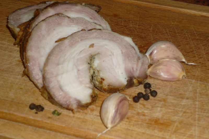 Boczek rolowany z czosnkiem