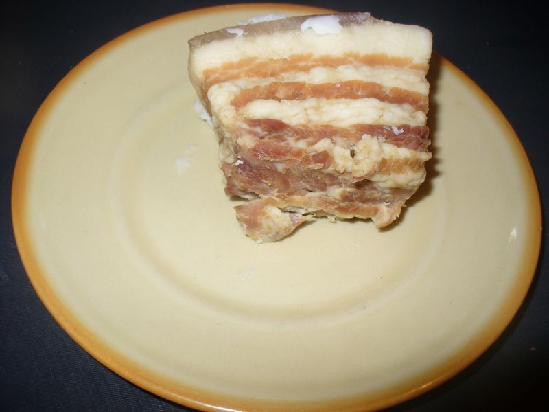 Boczek surowy ugotowany  z przyprawami na kanapki Boczek surowy ugotowany  z przyprawami na kanapki