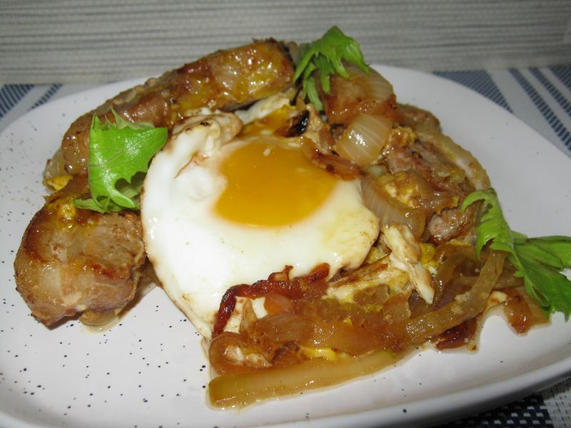 Boczek z jajkiem sadzanym