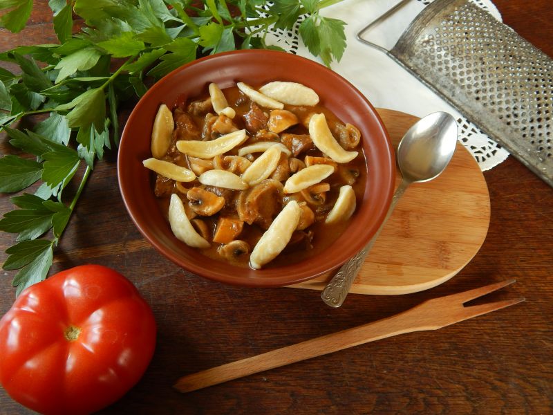 Boeuf Strogonow z kluseczkami