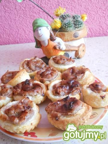 Bolos português com pudim de creme e jaż Bolos português com pudim de creme e jaż