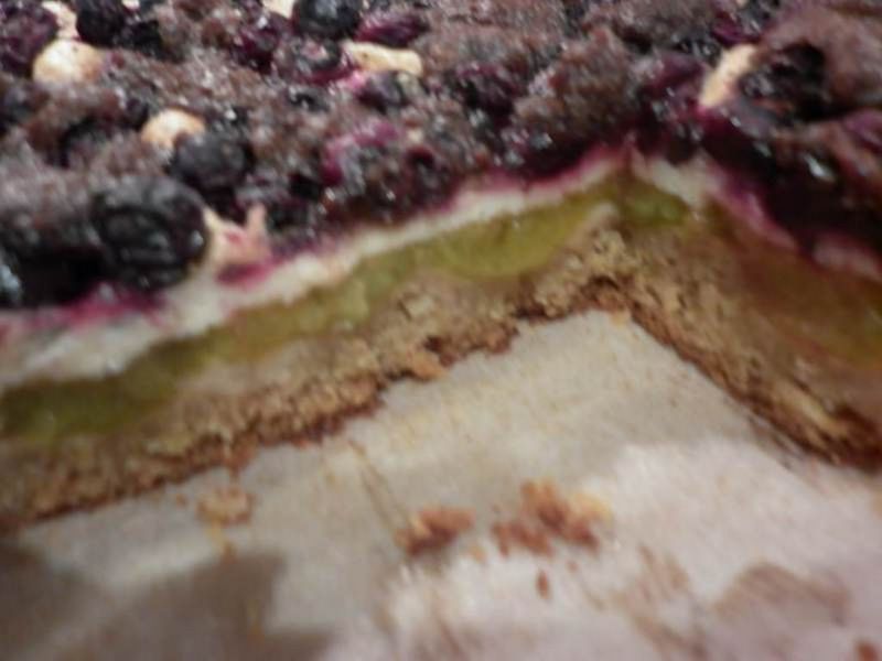 Borówki i śliwki w duecie na orkiszowym cieście