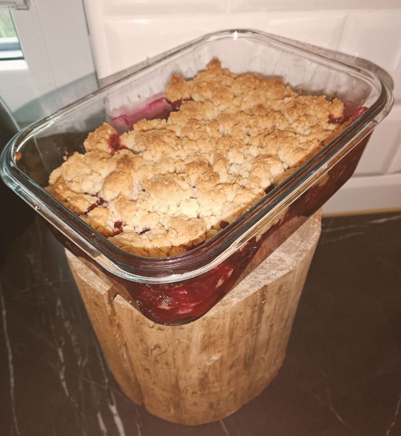 Borówki z malinami pod owsianą kruszonką Borówki z malinami pod owsianą kruszonką