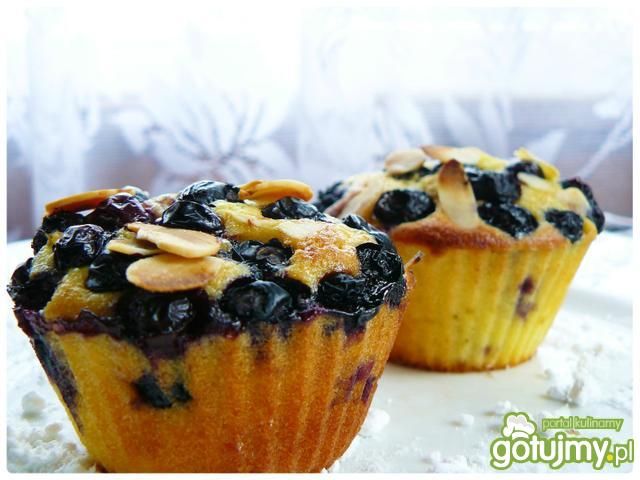 Borówkowe z chrupiącymi migdałami Borówkowe z chrupiącymi migdałami