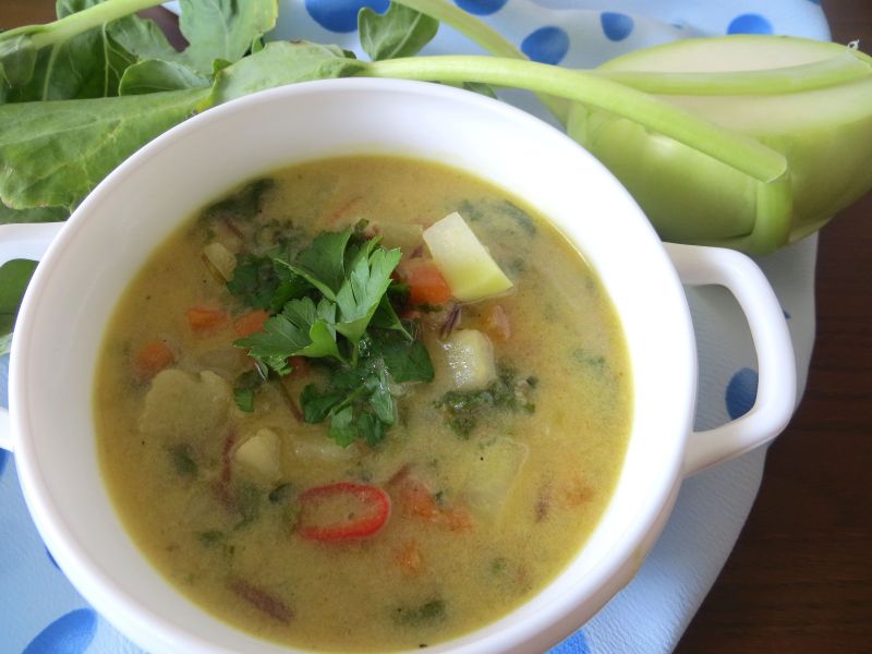 Botwinka na mleku kokosowym z kalarepą Botwinka na mleku kokosowym z kalarepą