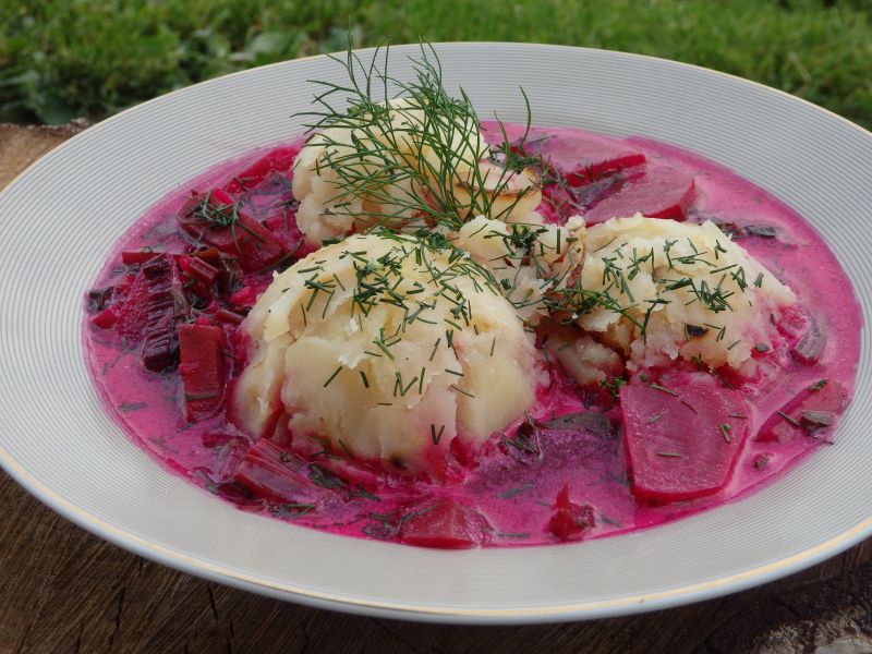 Botwinka- pyszna zupa z młodych buraczków