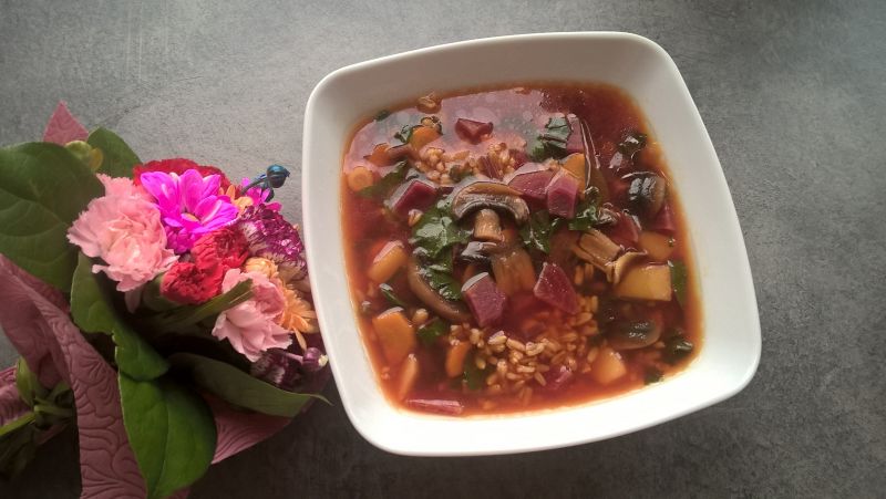 Botwinka z kaszą owsianą i pieczarkami Botwinka z kaszą owsianą i pieczarkami