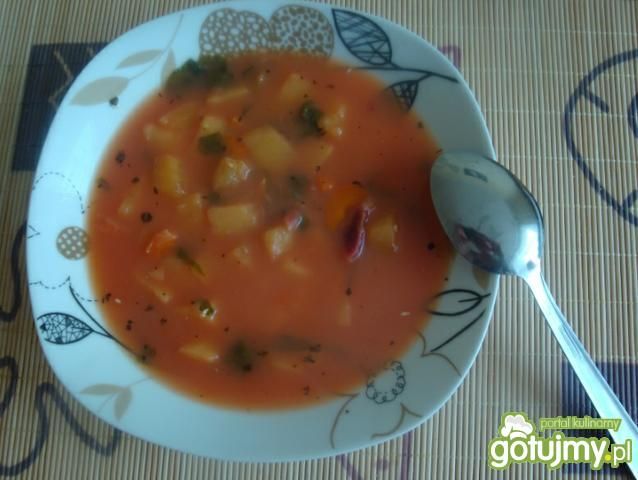 Botwinka z młodych buraczków