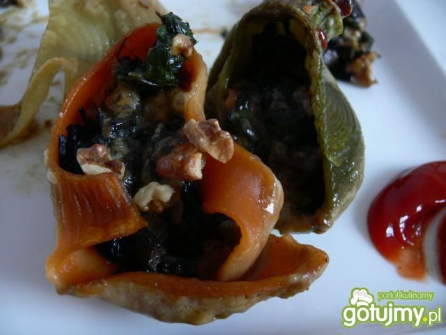 Botwinka z orzechami i makaronem Botwinka z orzechami i makaronem