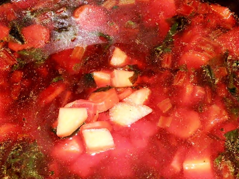 Botwinka z pomidorami i szczawiem