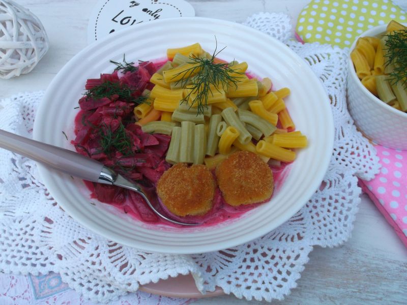 Botwinka z pulpecikami drobiowymi i makaronem