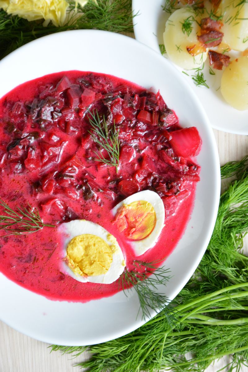 Botwinka z zasmażaną młodą kapustą i jajkiem