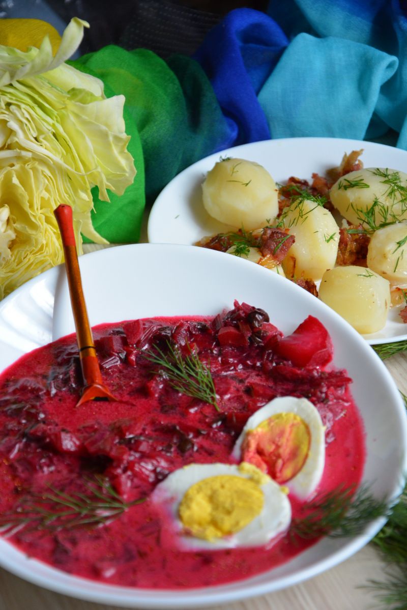 Botwinka z zasmażaną młodą kapustą i jajkiem