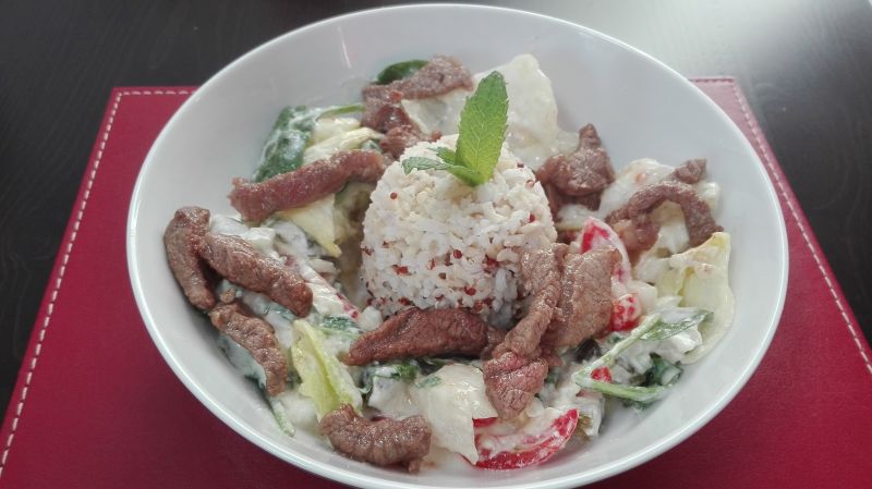 Brązowuy ryż z quinoą i wołowiną Brązowuy ryż z quinoą i wołowiną