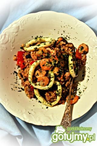 Brązowy ryż z bulgurem i owocami morza