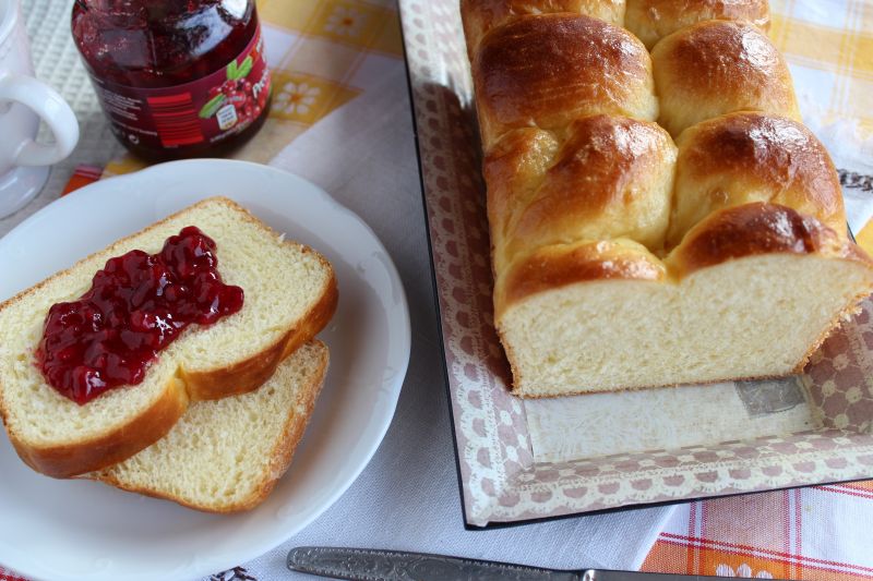Brioche, francuska bułka drożdżowa Brioche, francuska bułka drożdżowa