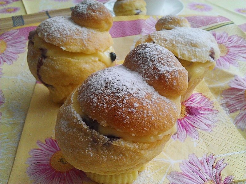 Brioche z kremem patissiere  Brioche z kremem patissiere